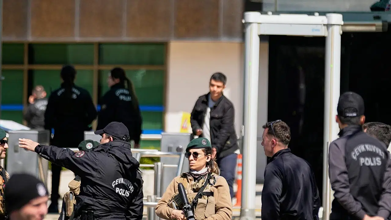 Istanbuldaki israil baskonsoloslugu onunde silahli saldiri iddianame hazirlandi G3xTg5D5